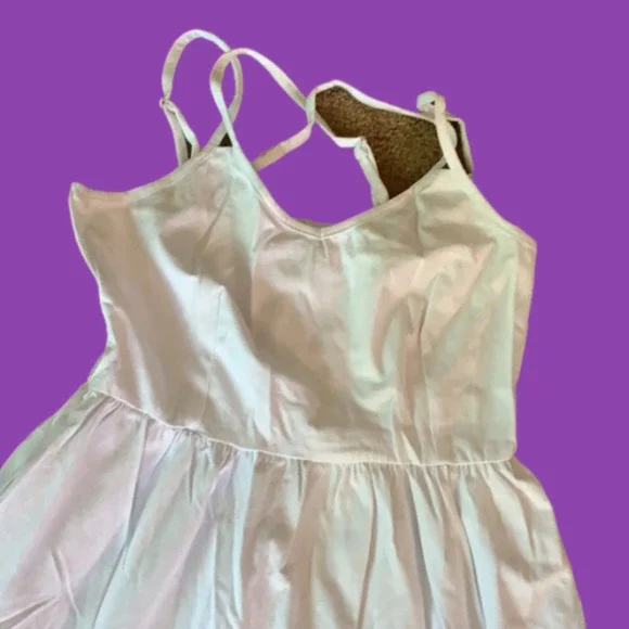 DRESSES - Picture 2 of 9